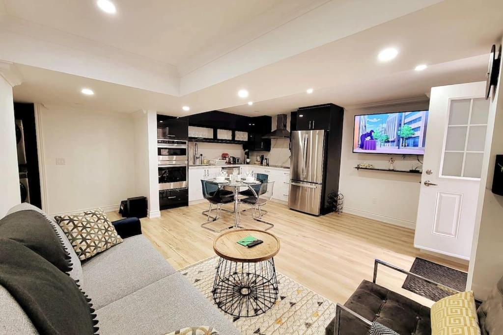 Apartamento Modern Oasis In Richmond Hill, The Place For You! Exterior foto